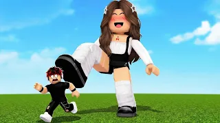 VIRAMOS GIGANTE no ESCONDE - ESCONDE (roblox)