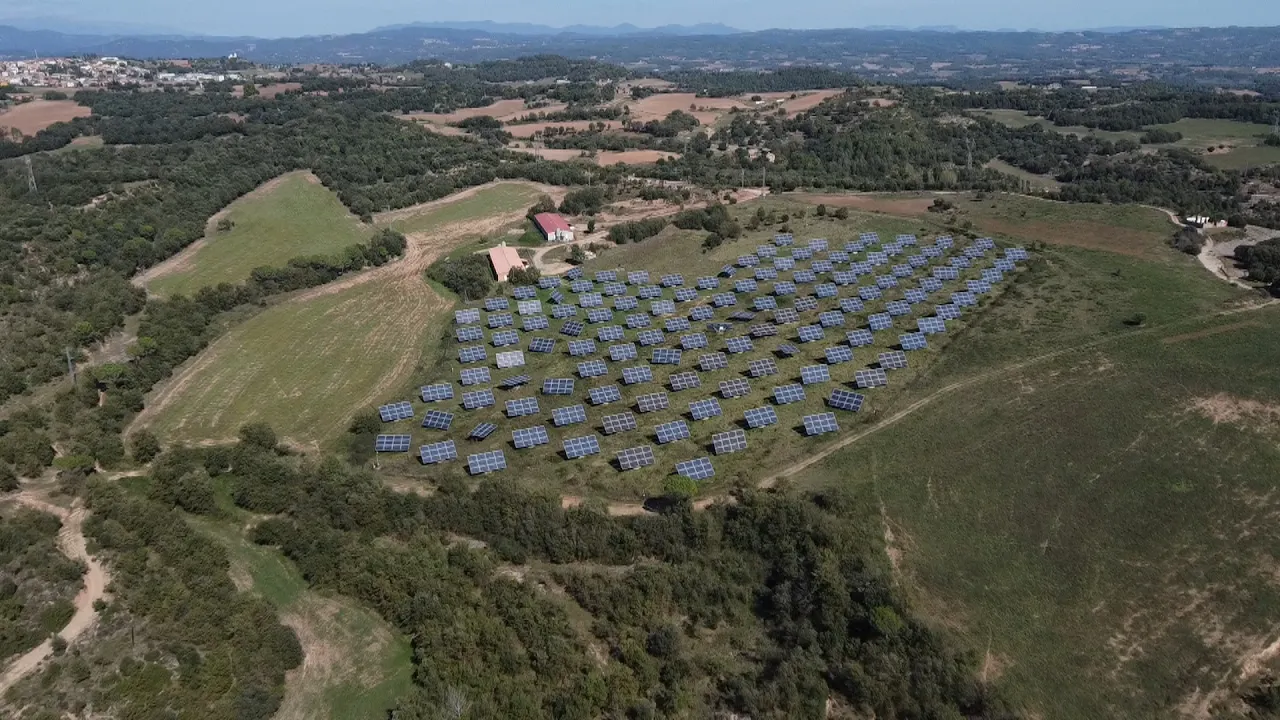 El Lluçanès alerta d’una desproporció de plaques solars a la comarca en el pla de la Generalitat