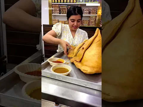 World Biggest Samosa 😱😋 #shorts #streetfood #food