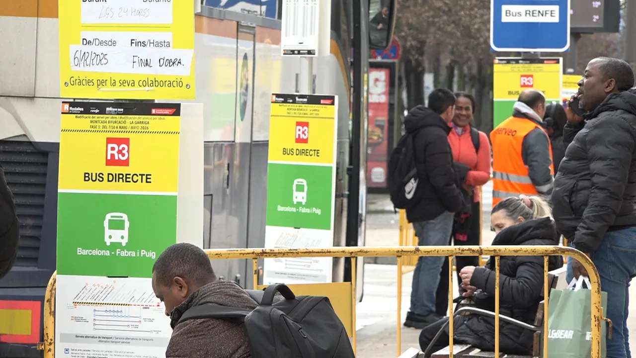 Segon dia sense circulació de trens, però amb transport alternatiu a totes les estacions d’Osona