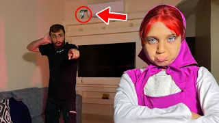 مقلب صبغ شعر ماشا للون الاحمر .. | انضرب بودي