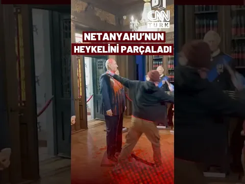 Netanyahu’nun Heykelini Çekiçle Paramparça Etti! Mesajı Netti: "Çok Yaşa Filistin!"