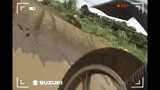 Vive el doble de emociones con una motocicleta Suzuki GN125 F TT, todo terreno.