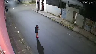 Las cámaras de seguridad captaron esto y nadie lo puede explicar ! 8 videos de terror y miedo