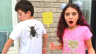 Heidi and Zidane Pretend Play Fly Stuck on my Back