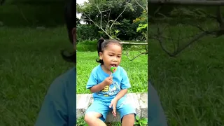 KUMPULAN VIDEO ZAHRA SRI APRILITA REBUTAN PERMEN