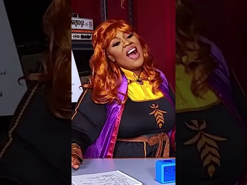Fun Vocal Coach dresses like ANNA from FROZEN to teach little girl's Voice Lesson