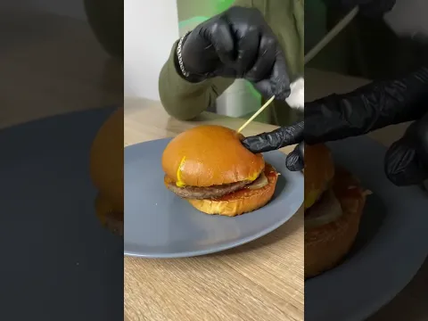 ДОРОГОЙ vs ДЕШЕВЫЙ БУРГЕР BLACK STAR 🍔 #shorts