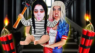 A ARLEQUINA TRANSFORMOU A WANDA DA FAMILIA ADDAMS EM UM BEBÊ CHORÃO!! ASSUSTADOR!!!