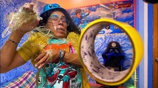 "ME ESTOY ENROLLANDO EN CINTA ADHESIVA… ¡EN VIVO! 😱🔥"