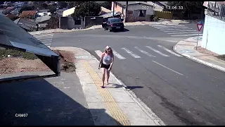 Guy Jumps Through the Window Of Moving Car And Saves It From Crashing - 1252523