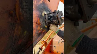 Repair the borehole at the connection of the excavator boom and arm.