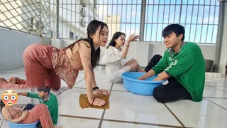 Grabike Tắm Cho Cô Chủ
