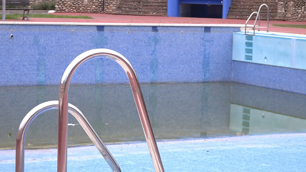 Manlleu no obrirà la piscina d’estiu per l’excés d’aigua que perd a causa de filtracions