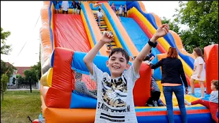 Kids Fun World *Jumping on the Giant Bouncy Castle