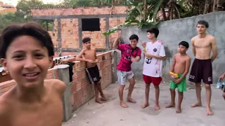 TROCARAM PRESENTES ENTRE SI | YURYAGO