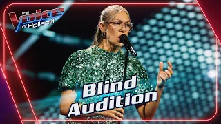 Sanne van Assouw - Voilà | The Voice of Holland | Blind Audition