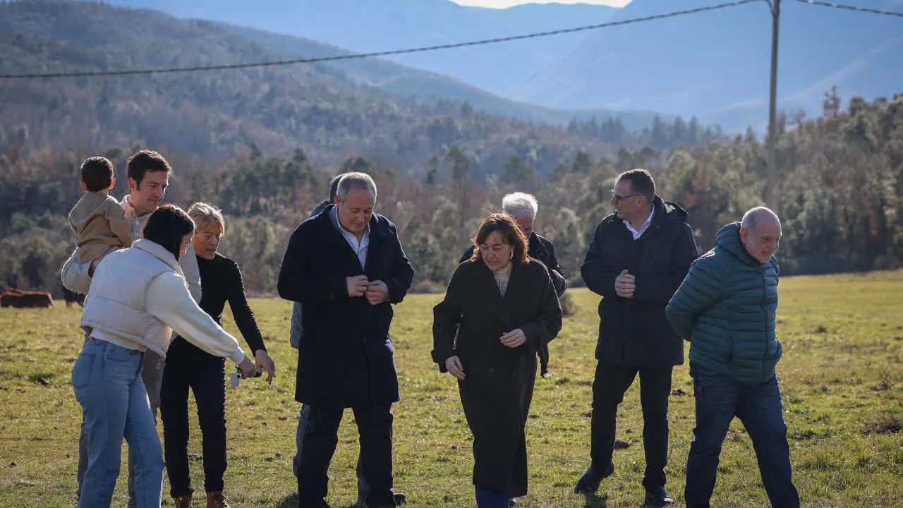 Sílvia Paneque visita Sant Sadurní d’Osormort per conèixer un projecte de reserva natural d’animals