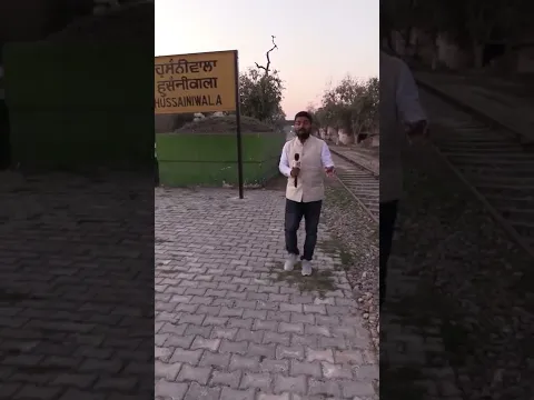 ध्यान से देखिए इस रेलवे स्टेशन के आगे एक भूखा, नंगा, भिखमंगा देश पाकिस्तान है।