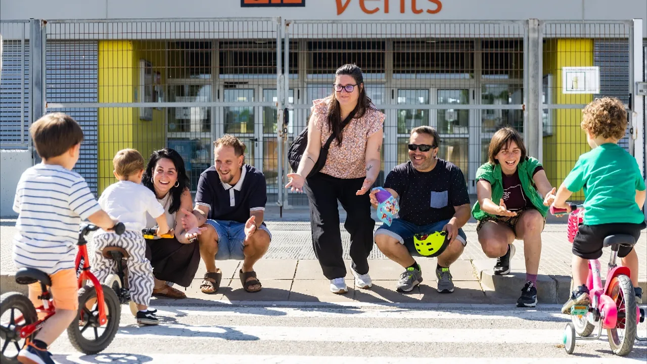 Creen un grup singular a l’escola Quatre Vents de Manlleu per trencar amb la segregació escolar