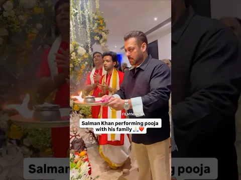 सलमान खान गणेश चतुर्थी के दिन गणपति बप्पा की पूजा करते हुए दिखे 🥹 #shorts