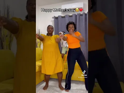Afronitaaa and her Mom dancing to Yeshua TikTok trend!