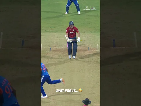 MS Dhoni’s wholesome moment during the game! | #INDvENG | #T20WorldCup