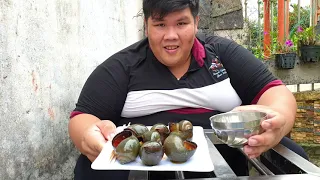 ỐC BƯƠU ĐEN NƯỚNG SA TẾ CHẤM MUỐN ỚT CHANH