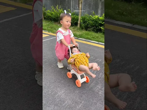 Little Girl Finds a Lost Doll and Returns It… Pure Kindness Story