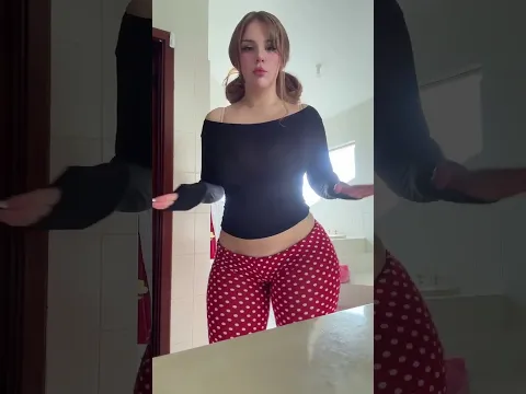 lindo bailesito de autfit rojo