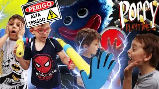 Poppy Playtime na VIDA REAL - Vimos o Huggy Wuggy | Achamos a Mão Azul e um Botão Misterioso - Ep. 1