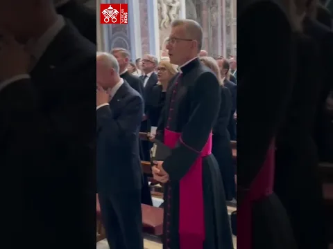 Prezydent zaśpiewał „Barkę” przy grobie św. Jana Pawła II