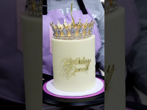 Birthday Queen 👸 use code FROSTLOVE10 for a discount at frostform.com #birthdaycake #cake #ytshorts