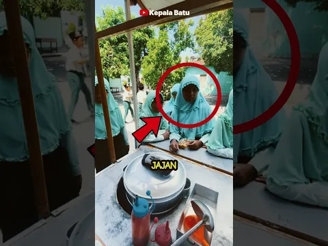 Lagi Jajan Saat Jam Istirahat, Murid Ini Dengar Kabar Ibu Meninggal Lewat Pengumuman TOA Mesjid 🥺