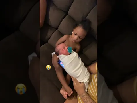 Kid Steals Baby Brother’s Pacifier When He Meets Him For First Time - 1245983