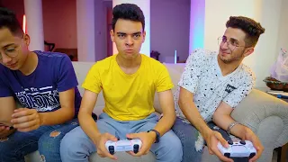 لما تلعب مع صحابك بلاستيشن 😂 | El twins