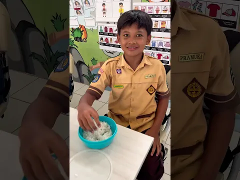 Siswa ini dijauhi semua teman gara gara bawa bekal nasi #shorts