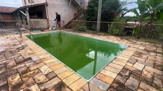 Limpando piscina verde em pouco tempo. #viral #foryou #limpeza #satisfying #fy #pool #satisfatorio
