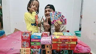 ARUMI FAMILY sedang bermain amplop berhadiah
