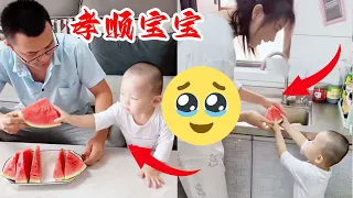 小小年纪没想到兜兜这么孝顺！第一块西瓜永远是给奶奶吃，自己要留在最后吃#段子#萌娃#cutebaby【HI! 小兜兜】