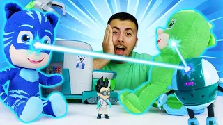 Pijamaskeliler Türkçe. Robot Romeo'dan kaçıyor! Süper Kahramanlar kocaman oluyorlar!