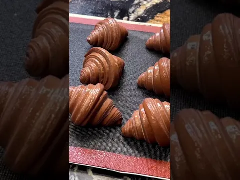 Chocolate Croissant à la crème de citron