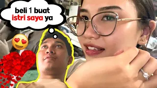 PRANKK !! Panggil Dia Istri Aku Ke Orang - Orang