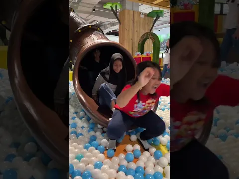 Rame Rame Main Perosotan di Mall