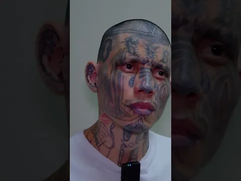 Pandillero arrepentido en la Megacárcel de Bukele