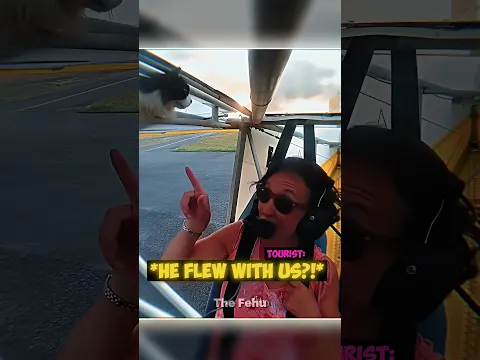 Tourist😱: *HE FLEW WITH US?!🐈*