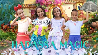 Hadassa se transforma en los personajes de Encanto