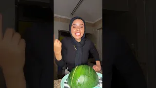ماشاء الله مخلفة منى زكى صغننة 😂