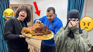 عملت مقلب في مراتي اخويا  (عمر شاور) كان هيغمي عليه من الضحك 😂😂