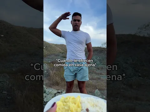 Cuando te ofrecen comida en casa ajena 🏠